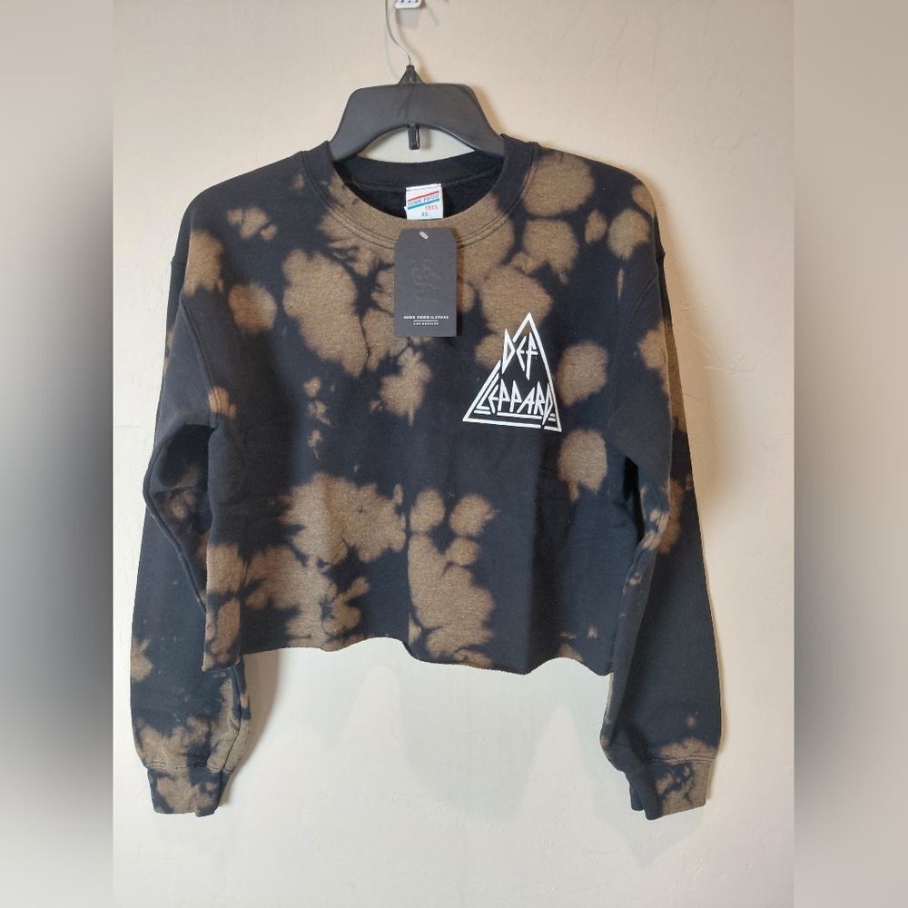 Junk Food Clothing LA Def Leppard Cropped Raw Hem Graphic Sweatshirt NWT Size XS